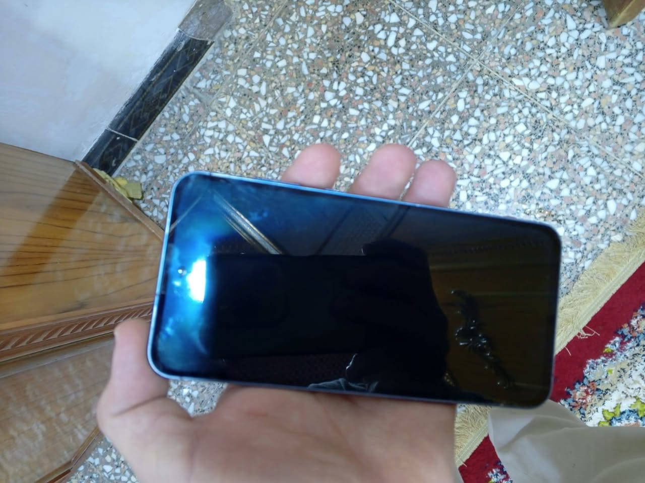 كلكسي A55اصدار 24 ذاكره 256k مكفول من كلشي شاشه وكامرات وضهر بي تزليغات بسيطه مال كفر بلاطار سعر البيع 250الف وبي مجال مكاني بابل مركز الحله رقم التلفون ***********
