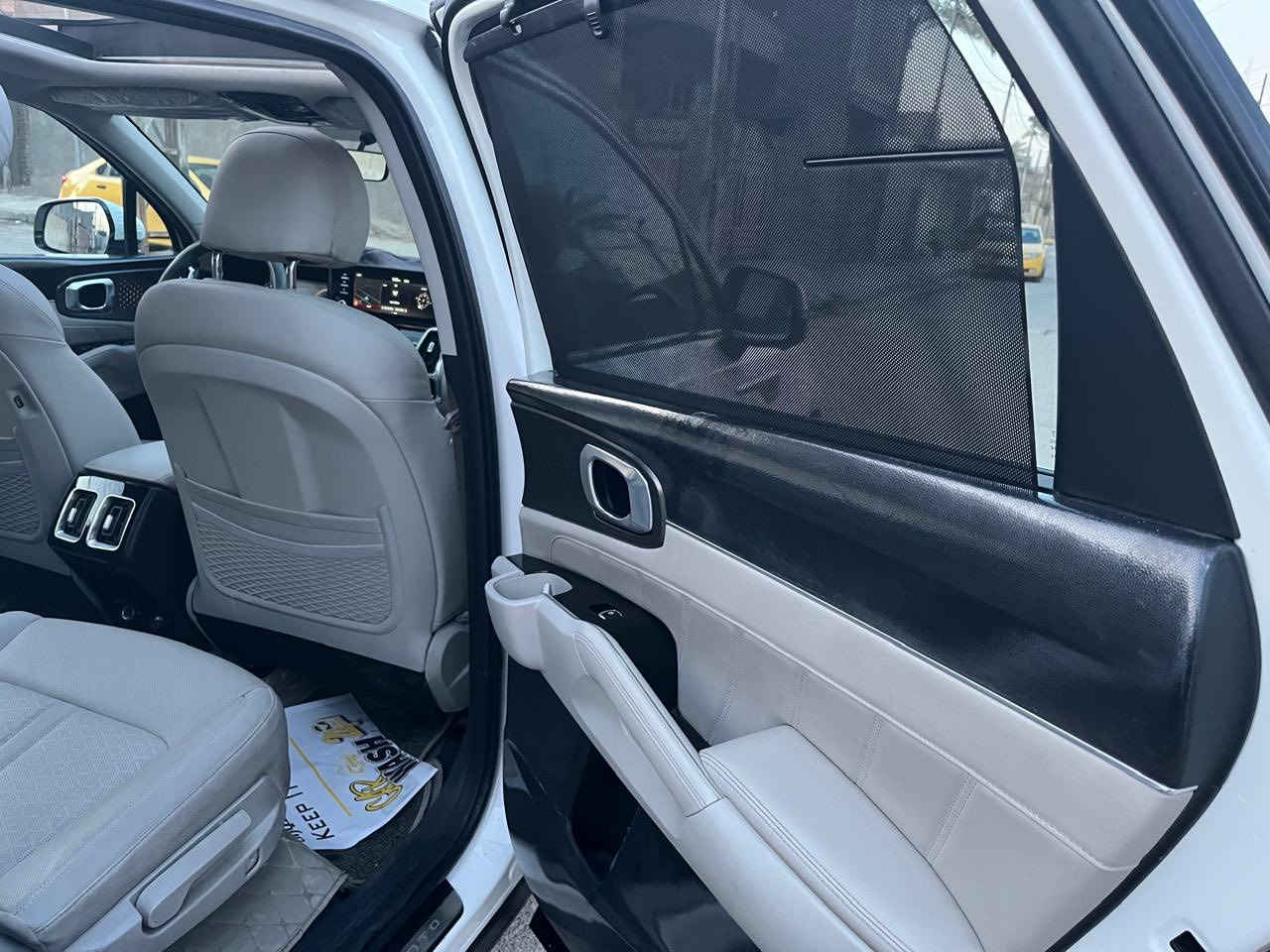 السلام عليكم
سورنتو موديل 2023 خليجي 
المواصفات 4X
أربع كامرات 
مقاعد جلد 
مقاعد تدفئة تبريد 
بانوراما 
جنطة كهرباء عداد المسافة 44 الف 
سيارة باسمي 
ملاحضة فقط يوجد تكحيل بسيط دعامية امامية 
العنوان بغداد الرصافة 
السعر 310 وبيه مجال 
رقم موبايل ***********
