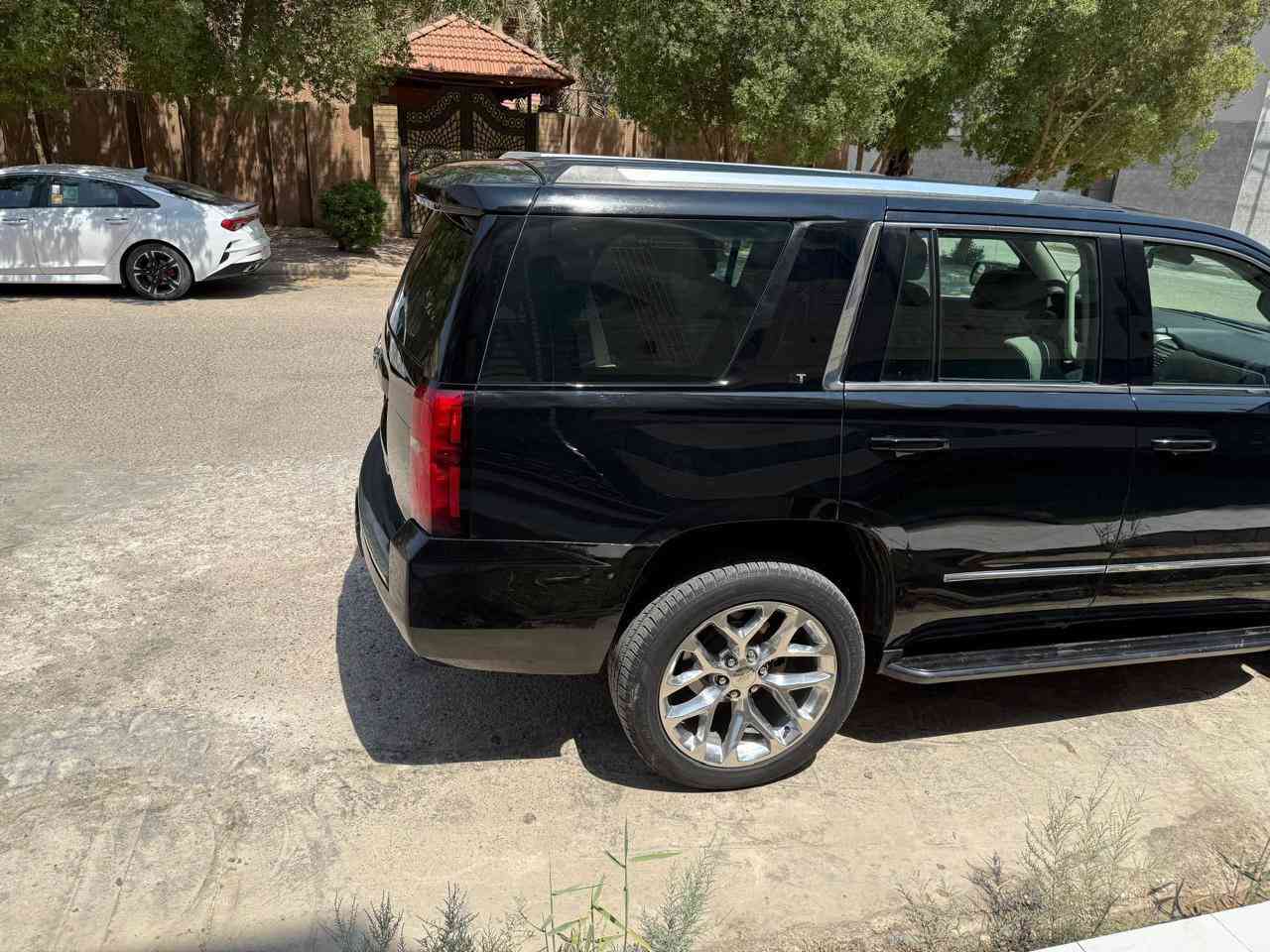 تاهو 2017 خليجي LT
ماشيه 132 الف كيلو
مكفوله مغلفة ppf
فتحة بلقمارة 
ثلاجة
قيادة آلية
فور ويل
جنطة كهربائية
كشنات مخمل
رقم صاحب السياره لل استفسار 
‭0782 223 2202‬
