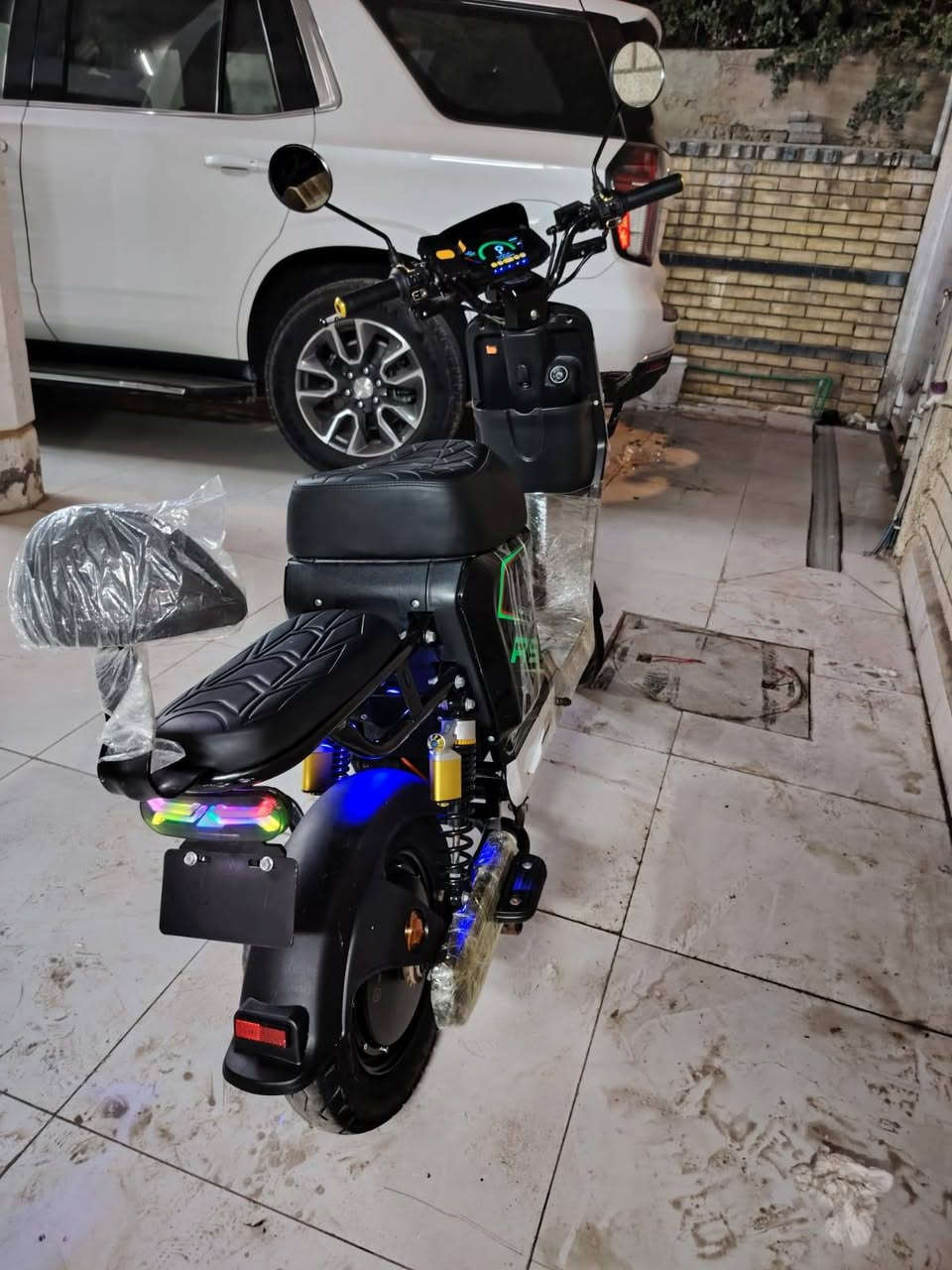 سلام عليكم دراجة شحن نوع ار 9 ولي 5بطاريات 32انبير مديل 2026 جديدة اخذتهة 2025/12 نضيفة و وياها وصل مال شراء رايدهة 450 الف و بيهة مجال رقم ***********
