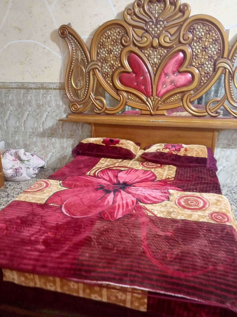 غرفه للبيع 100 نقص كوميدي واحد موجود واحد زاويه موجوده نظيفه السعر خاص هو اتصال ***********
