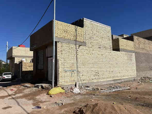 بيت في النداء رقمة 52371 العقار كامل ركن ع ساحه المعروضه 65 متر توه طالع منه البنه غير مسكون طابق واحد للبيع بسعر 60 مليون وبي مجال 
للتواصل 
***********
