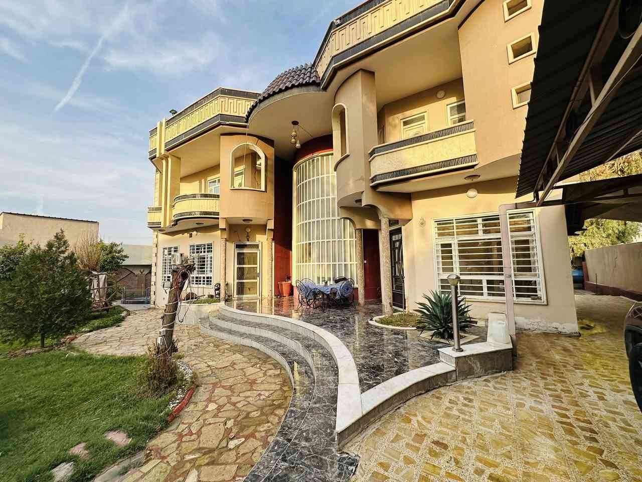 #عروض_مكتب_دعاء_الخير_للعقارات 🏡

للبيع او معارضة 

فلة 

منطقة مزارع زيونه 

شارع الفلل

مساحة 790 متر

بناء 2019 

خمس غرف نوم 

هول وستقبال  غرفة طعام 

مطبخ حار بارد 

صحيات بطابقين  وبيتونه 

نافورة وسط الحديقة 

مسبح كامل مع الماطور للتفريغ 

للاستفسار  مراجعة المكتب حي الصديق بداية سائدين البحرين 
 او 

الاتصال 📞

***********

***********

***********

***********
