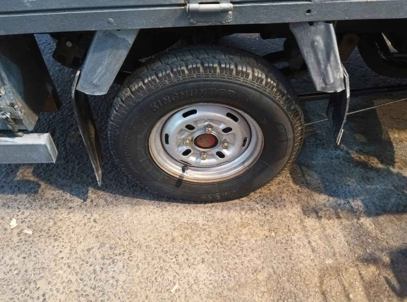 سلام عليكم ستوته للبيع رقم اسود موديل 2009 غراضها كلها جديده معمره وكامله مكانها نجف ***********
