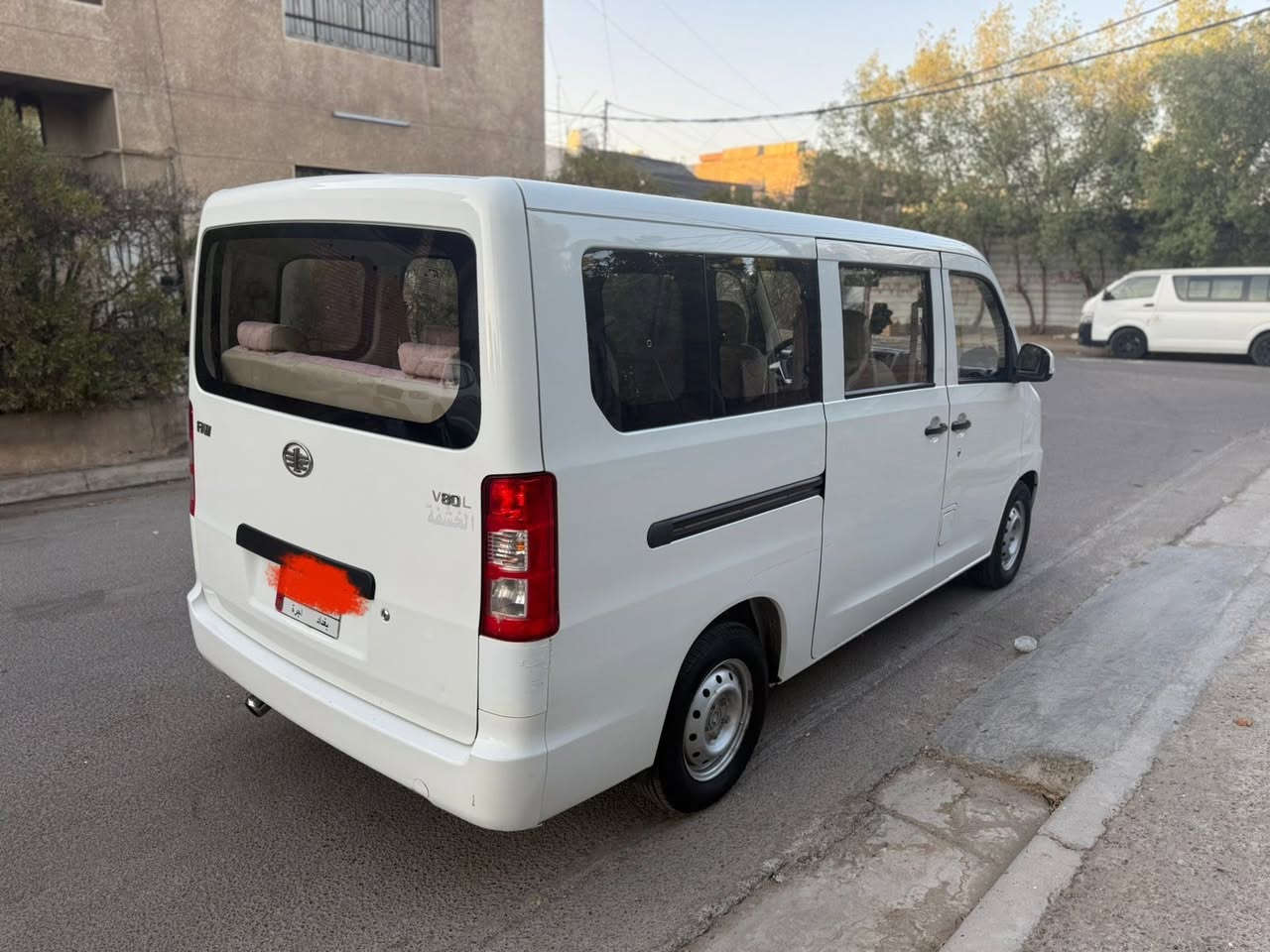 سلام عليكم عندي فاو خشفة 10 راكب موديل 2015 رقم بغداد بسمي سيارة نظيفة المحرك مجفت ماشي 60 الف السيارة جاهزه اي نقص مابيه رايده 63 ورقة وبيه مجال المكان بغداد حي الاعلام ***********
