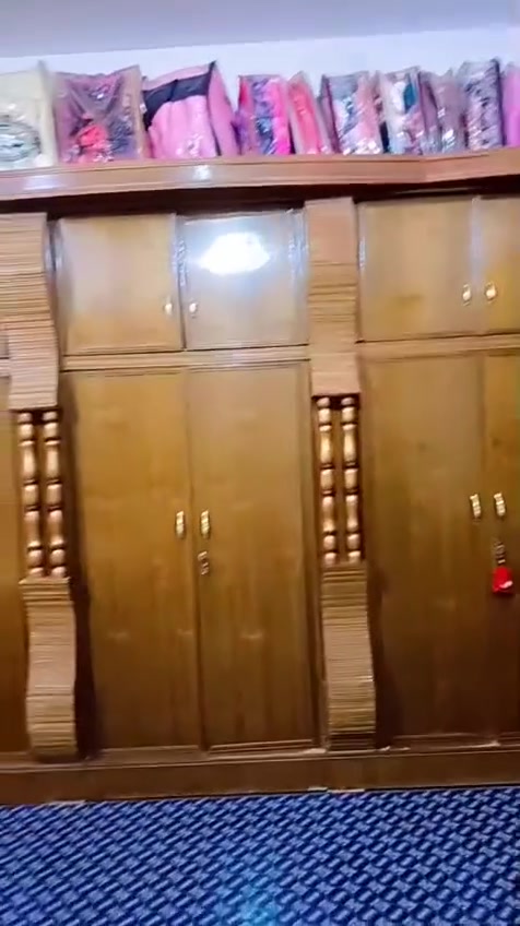 سلام عليكم للبيع غرفه صاج ديوان اي ضرر مابيه سعر 800 وبيها مجال مكان  بغداد تاجي منطقه شيخ عامر    مكلف بل نشر. صاحبه ***********
