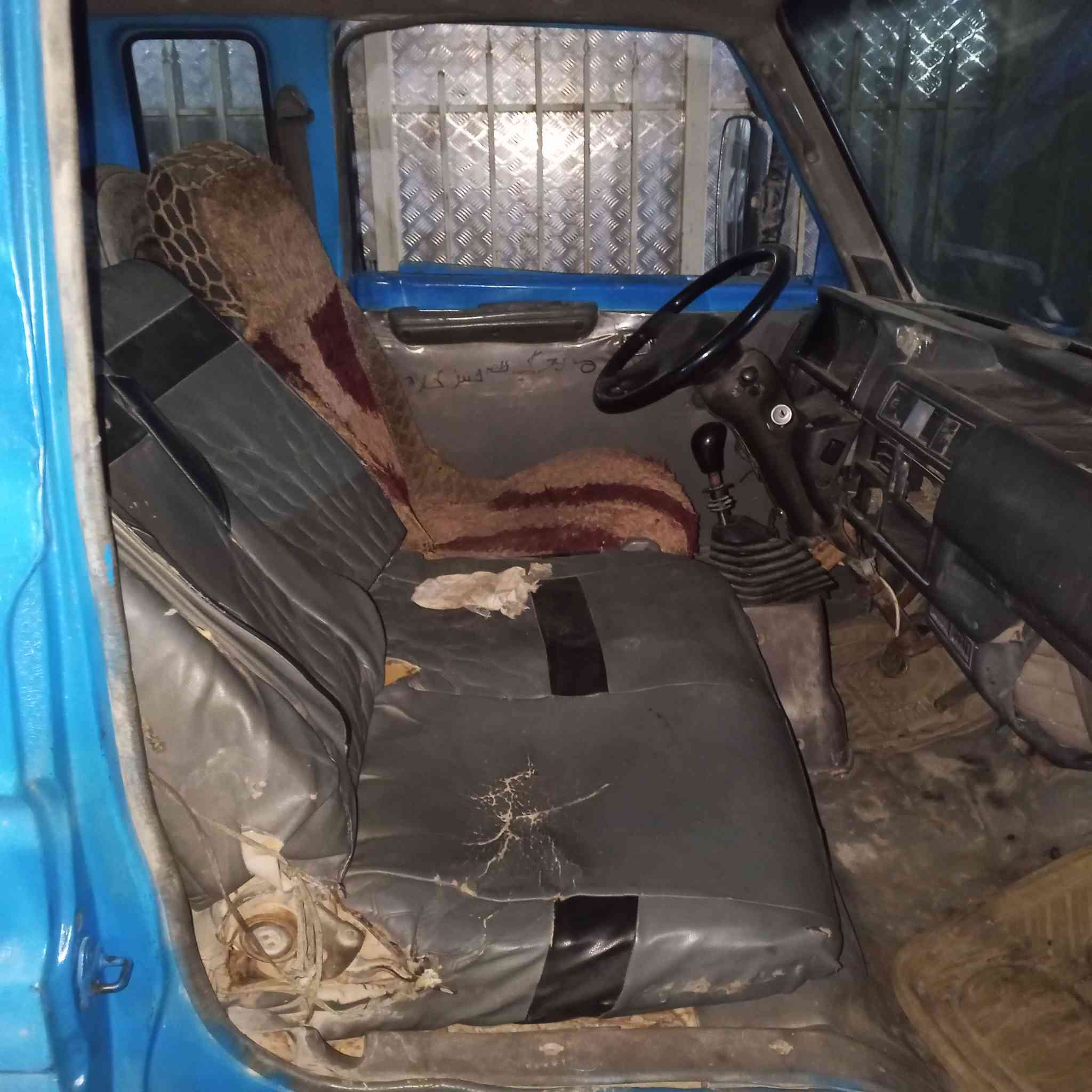 السلام عليكم شباب هاي كيا حمل موديل 93 سياره حديده سعرها /25/***********/
