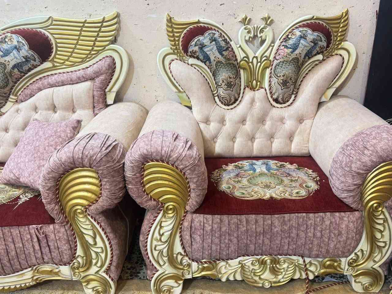 تخم كامل ٦ مقاعد ٣ كبار و٣ زغار تزكام درجه اولا للبيع سعر مناسب لغرض النقل عنوان طويريج حي العسكري للااستفسار ***********
