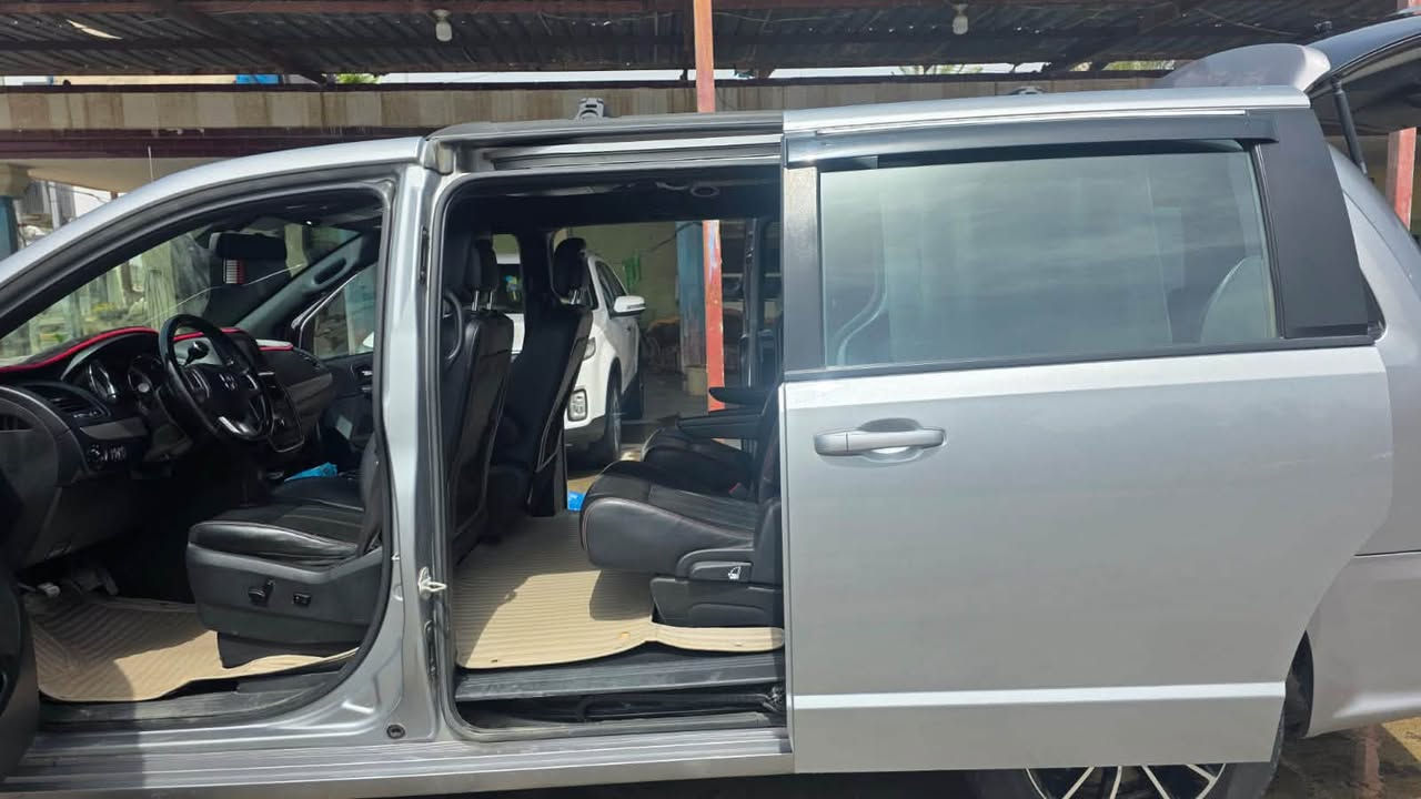 دوج كرفان للبيع 
موديل 19GT
فول مواصفات 
محرك كير بلادي 
رقم سليمانيه إنكليزي 
حادث فقط چاملغ لعكس سايق لخلفي  
سعره 210وبيه مجال سياره احلى من صور
***********
