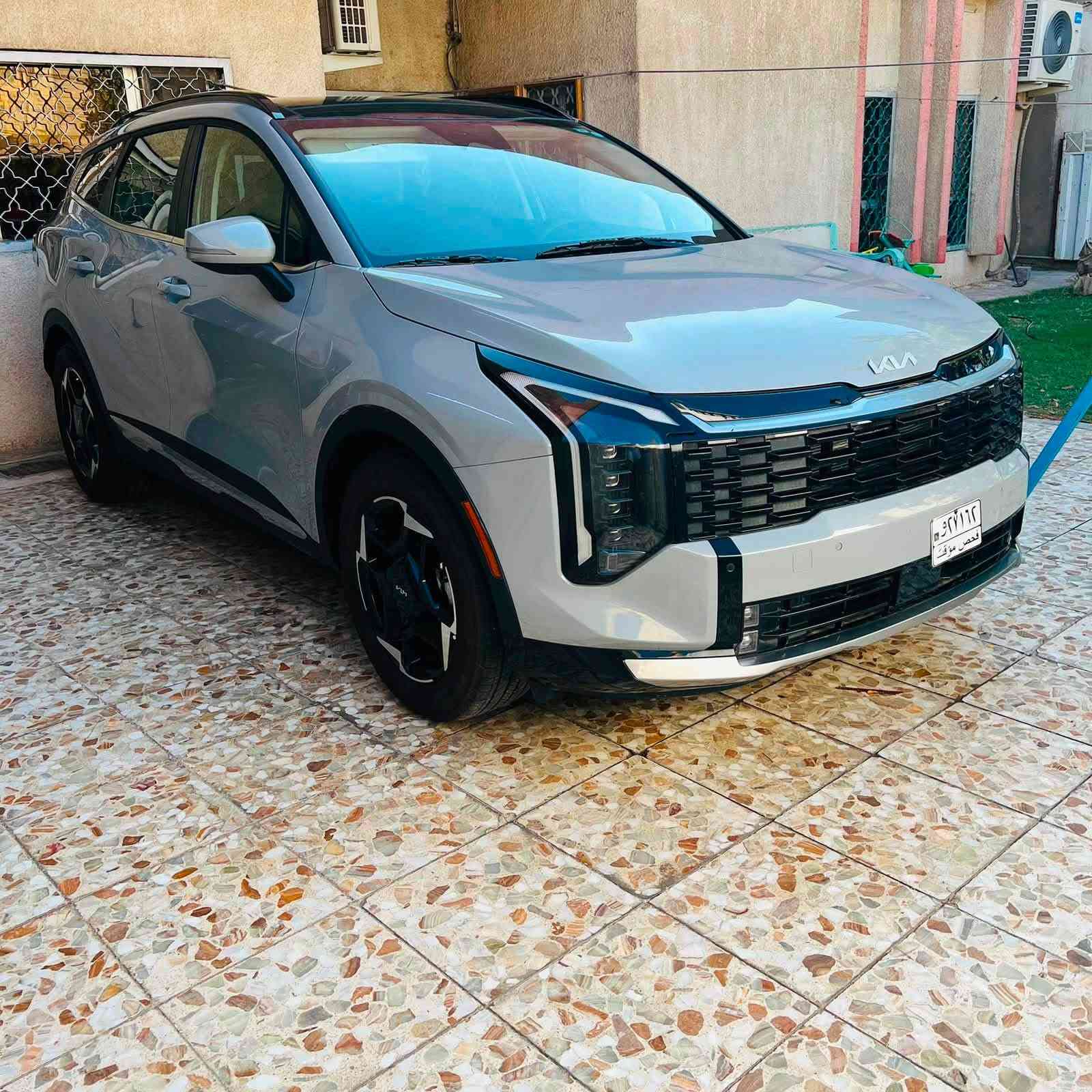 السلام عليكم
كيا سبورتج 2026  أسمنتي فول مواصفات 

حادثه جدا بسيط بدون ايرباك صبغ مقدمه البنيد فقط

الباقي مكفول ماشيه 3 الف فقط سياره جديده جدا وزيرو 

بعده بحاله الوكاله مكان السياره بغداد حي الخضراء

السعر 24600$$ وبيه مجال بسيط السياره بدون رقم للاستفسار ***********
