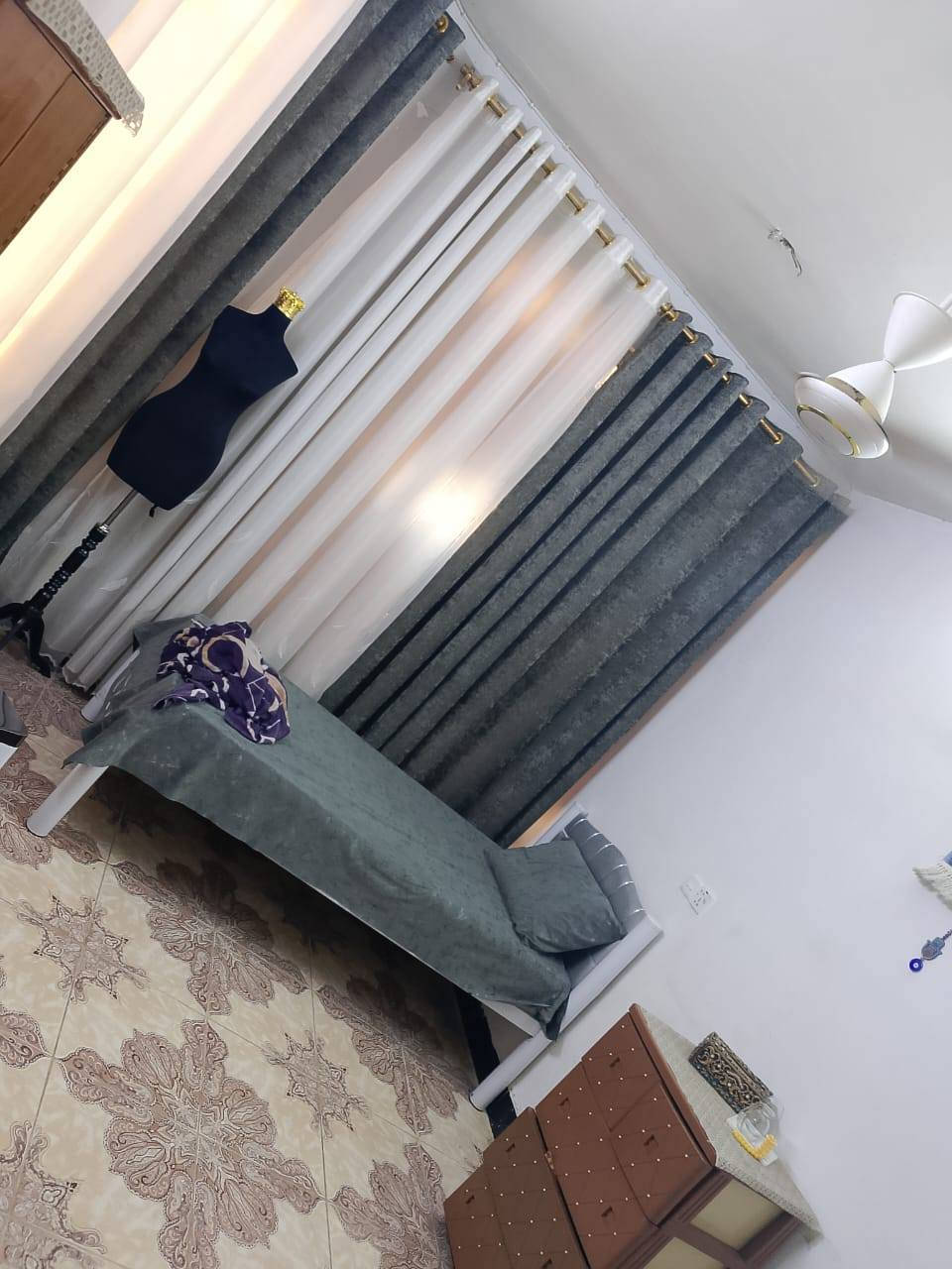 السلام عليكم نصف قطعه البيع 75 متر طابقين الطابق الاول استقبال ومطبخ وصحيات ووغرفه كبيره الطابق الثاني غرفتين ومطبخ العنوان بغداد الشعله ام نجم قرب شارع محمد الصافي طابو صرف 
السعر خاص 
***********
