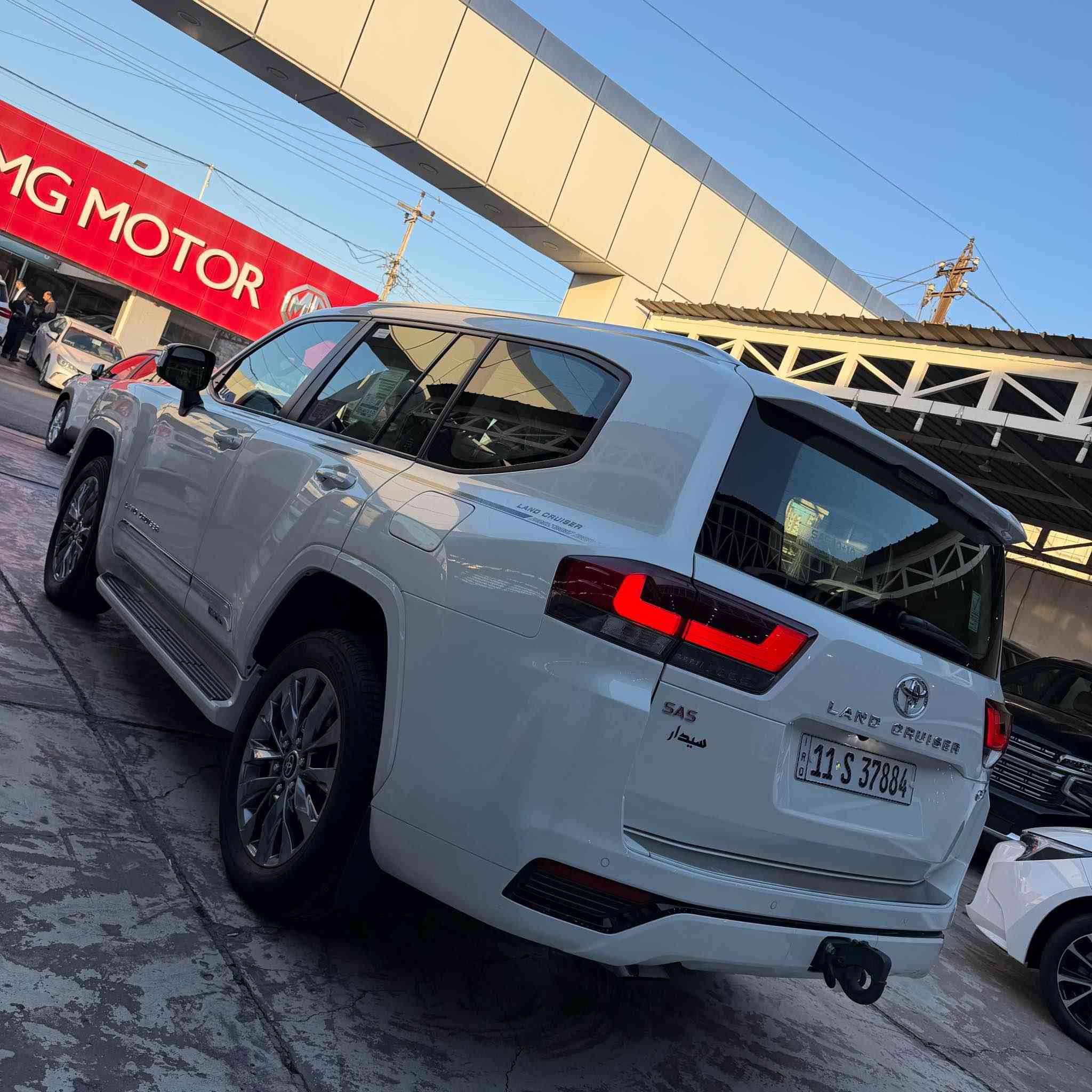 سلام عليكم لاندكروز موديل 2024  GXR ساز ضمان
ماشيه 35 الف رقم بغداد مكفوله من الصبغ والتبديل 
موصفات 3 شاشات كراسي كهرباء بنريد كراسي جلد اصلي وباقي الموصفات معروفه 
للاستفسار *********** بغداد, العراق
