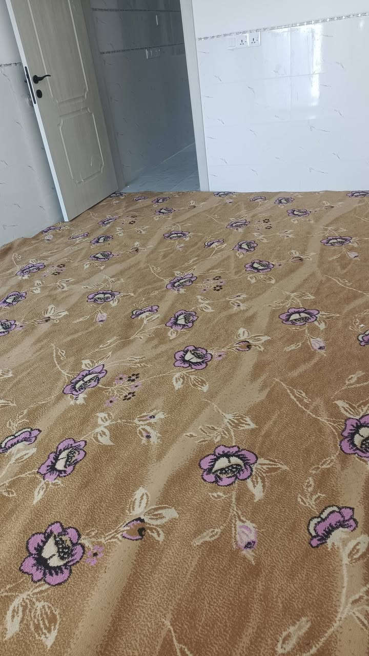 دوو فەرشی هاوینەی پاک و بێ عەیب نرخی بەلاش
***********
کلار
