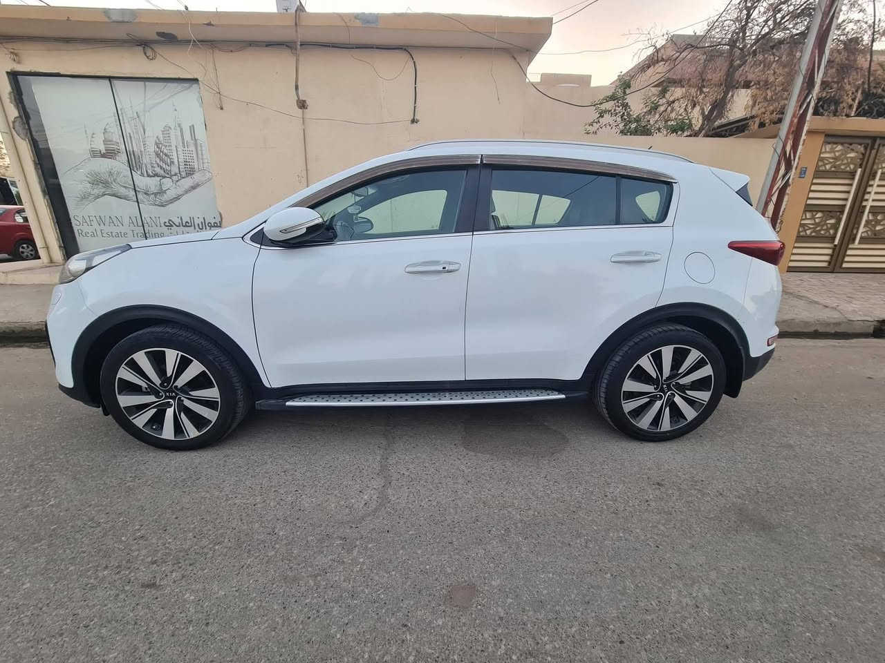 كيا سبورتج ٢٠١٩ خليجي كلين
بصمة تشغيل  (عدد ٢)  بصمة ابواب هاند بريك بصمة مرايةشفط رسالة ترحيب عند الاقتراب سنوية لسنة ٣٠ محرك وضع شركة سيارة جدا نظيفة
***********
السعر 188
