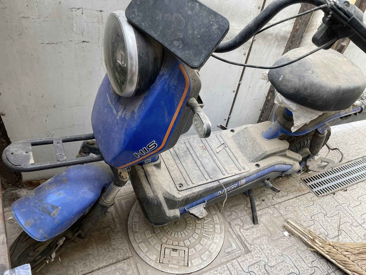 سلام عليكم دراجة شحن نوع HIS ٤بطاريات كبار دبل دراجة بيهة عطل متمشي بس تشتغل لايت إشارة يرادله ترتيب أبيعه على هل وضع سعرهة ١٥٠وبيهة مجال رقم واتس ***********
