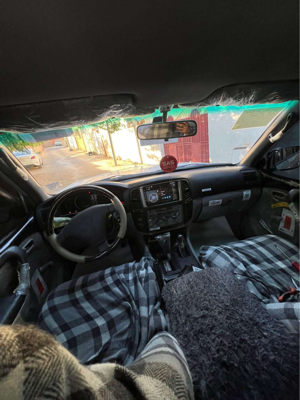 بەناوی خوای گەورە فرۆشتن مۆنیکا مۆدێل 2004 تۆماتیک شورتەیی کتابی مزایەدەکەی ون بوە کۆدمان بۆی کردوە 
سعری 88 گلا یەک تۆز مەجال
سەیارەکە زۆرنوێماوەتەوە 
تامی مۆنیکا ئەیات کەم رۆشتوە 
٤ تایەو ویلی نوێ ناو پاکەتی لە ژێرە دەلوب 
مەکینەو گێری نەکراوەتەوە سفر سفرە 
ناو دەرەوەی وەک شوشە وایە 
دەعمو لیدراوی نیە 
شانو سەقفو قەدی وەک شوشەیە
 شەپۆلی نیە مەعجونی یەک قەترە تیا نیە  بشرت 
موس براوەی نیە 
تەقەو رەقە بەشەرت جرکەی تیا نیە 
شوین کۆیە موشتەری تەلەفون بکەڤایبەر واتسئەپم کراوەیە :*********** كويسينجاك, أربيل

