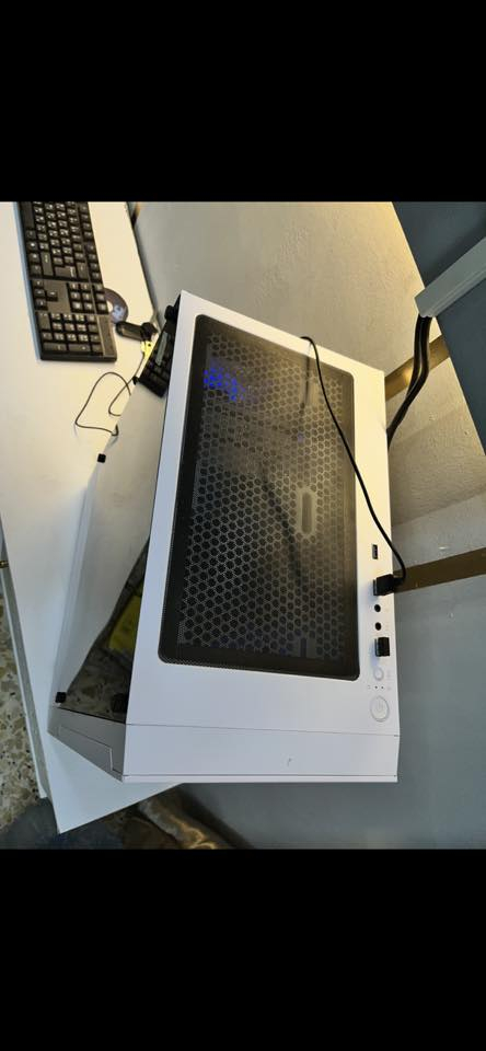 سلام عليك تجميعة جديد بة 290 الف بدون كرت
معالج رايزون 5 2600 
رام 16   (8*2 ) تردد 3200 
هارد 256 ssd    M.2 
بور سبلاي 550 واط 
كيس ار جي بي 3 مراوح 
وياهة كرت هدية 1050 فيك مجرد يعرض صورة 
الغراض كلهن جدد موجودات الكراتين مستعملات عندي اقل سبوع غرض البيع اريد اخذ لابتوب 
مكاني بغداد دورة مهدية الثانية 
استفسار واتساب *********** 
السعر قفل اخوان 290
