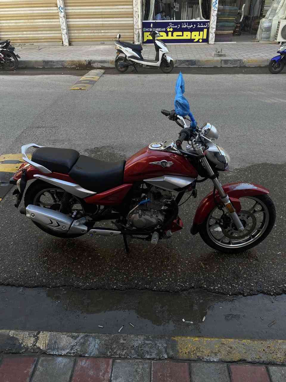 سلام عليكم هاوجي كلاسك للبيع موطور كلش نضيف مكينه ما مفتوحه اكفله من فتح بيه نقص بس صفاحيه الي بل جانب موديل ٢٠١٧
مكمركه كامله بس سجل 
عنوان رمادي التاميم 
رقم ***********
