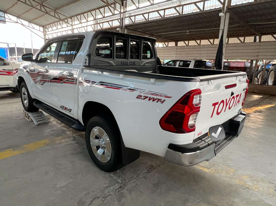 السلام عليكم
فورويل 
موديل 23
كفاله عامه
كير عادي
رقم اربيل
واسط قضاء الزبيديه 
$290

***********
