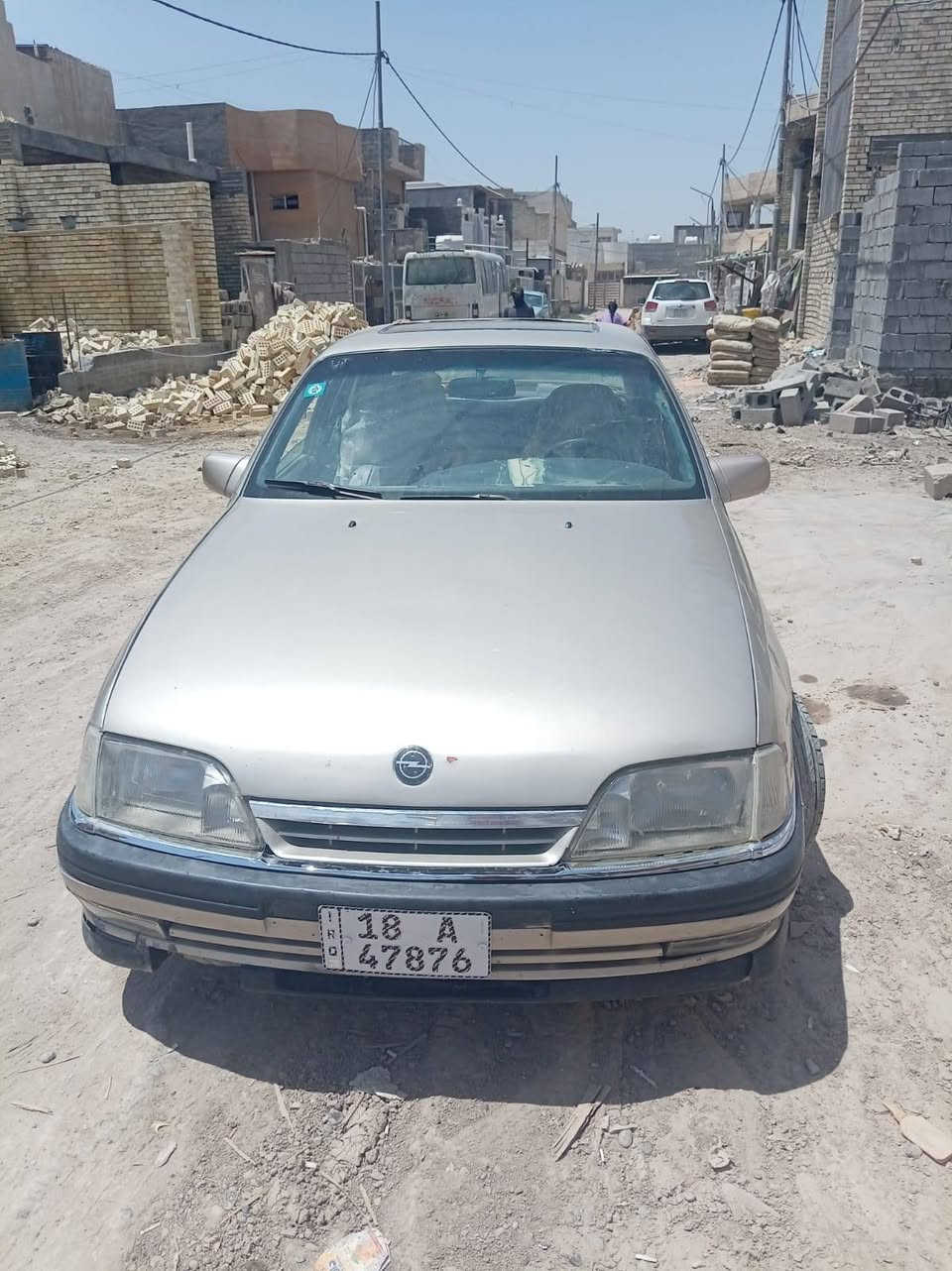 اوميكا للبيع 1992محرك وكير واكسن بشرط مابيه اي خياس معمره جديد وصبغ فرن سعر33 وبيه مجال *********** مكان بغداد
