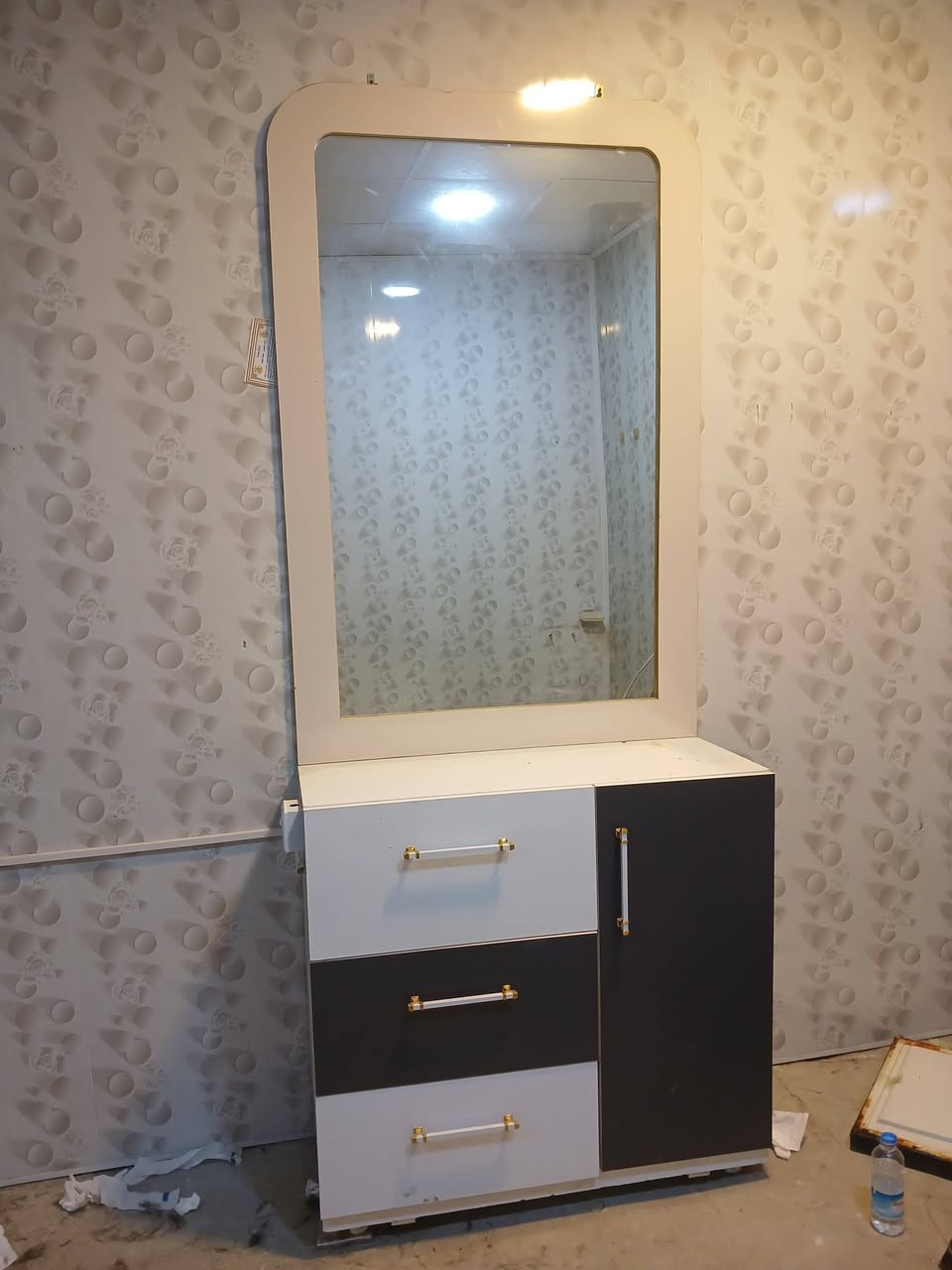 ميوزه ومرايات شغل حديث،درجه اولى مستخدامات شي بسيط رقم ***********

