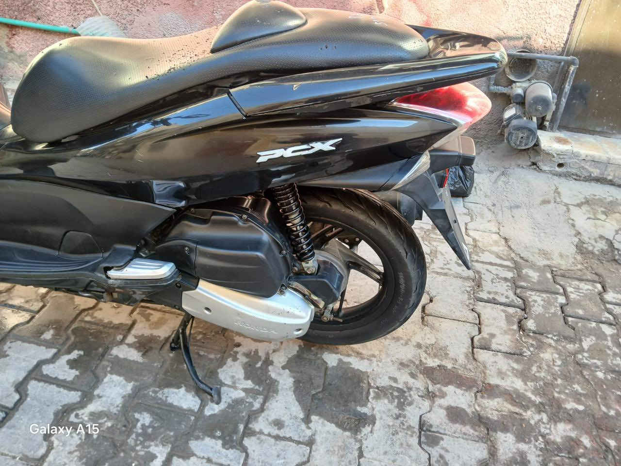 للبيع دراجه pcx ياباني الاصلي نوزل خطين ستان كهربائي حساس ازدحام دراجه جديده  حساس شلعه معدل خير من الله دراجه تتعب تكول جديده مال جناي  مكان بغداد الكرخ السعر مليون و 450وبيهه مجال والاستفسار  ***********
