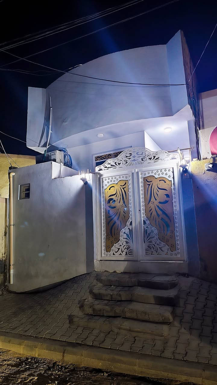 المساحة: 100 متر (5×20)
📍 الموقع: حي الميلاد الثانية – خلف ملعب النجف الاشرف / نهاية شارع ٣٠ الاول السوق 
🛣️ على ساحة بين مدرستين للبنات ابتدائية وثانوية
🏠 البناء: طابو صرف ممتاز وقريب للجديد ٢٠٢٠ ومرتفع عن الشارع الذي هو قيد التعبيد
✨ البناء طابق واحد صب مسلح الاساس والسقف 
♦️قريب على المستوصف والمدارس والسوق 
💢 يحتوي على غرفة وصالة واستقبال ومطبخ وصحيات خارجية وداخلية ومكشوفة

💰 السعر 100

للاستفسار واتساب ؛ ***********
📍
