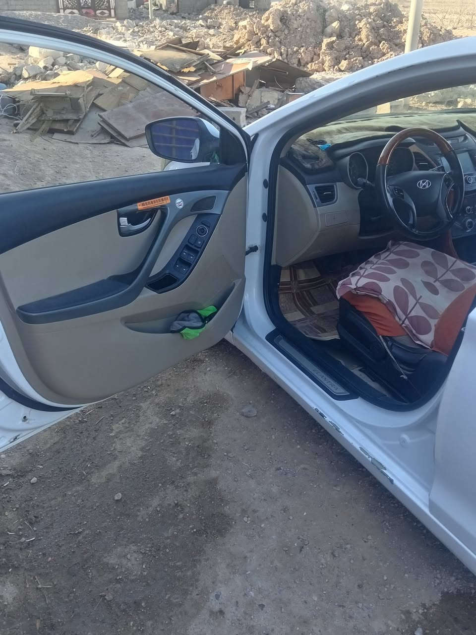 سلام عليكم النترا للبيع مديل 2016بسمي رقم نكليزي محرك كير كفاله محركه 1800دوش تحويل
ثاني يوم لستفسار ***********
