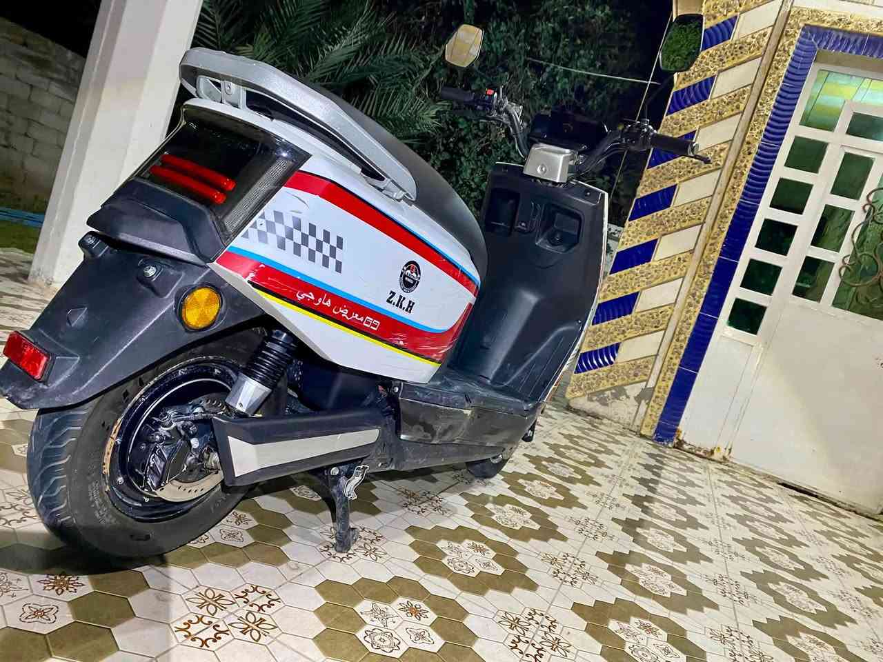 السلام عليكم دراجه شحن للبيع نوع Z.K.H فئه G9
مواصفاتهه
بك
تحديد عطل
أربع سرع
بطاريات ستة
لايت عالي ناصي
دبل إشاره 
شاشه اعطال
………
دراجه نضيفة💯
بطاريات نص عمر
سعر 525وبيهه مجال
مكان ابو غريب حميد شعبان
رقم الهاتف ***********
