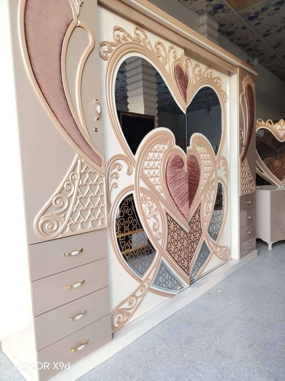 سلام عليكم غرفه تركي 9قطع تعتبر جديد بيع اومراوس الشراي يتفضل خاص ***********
