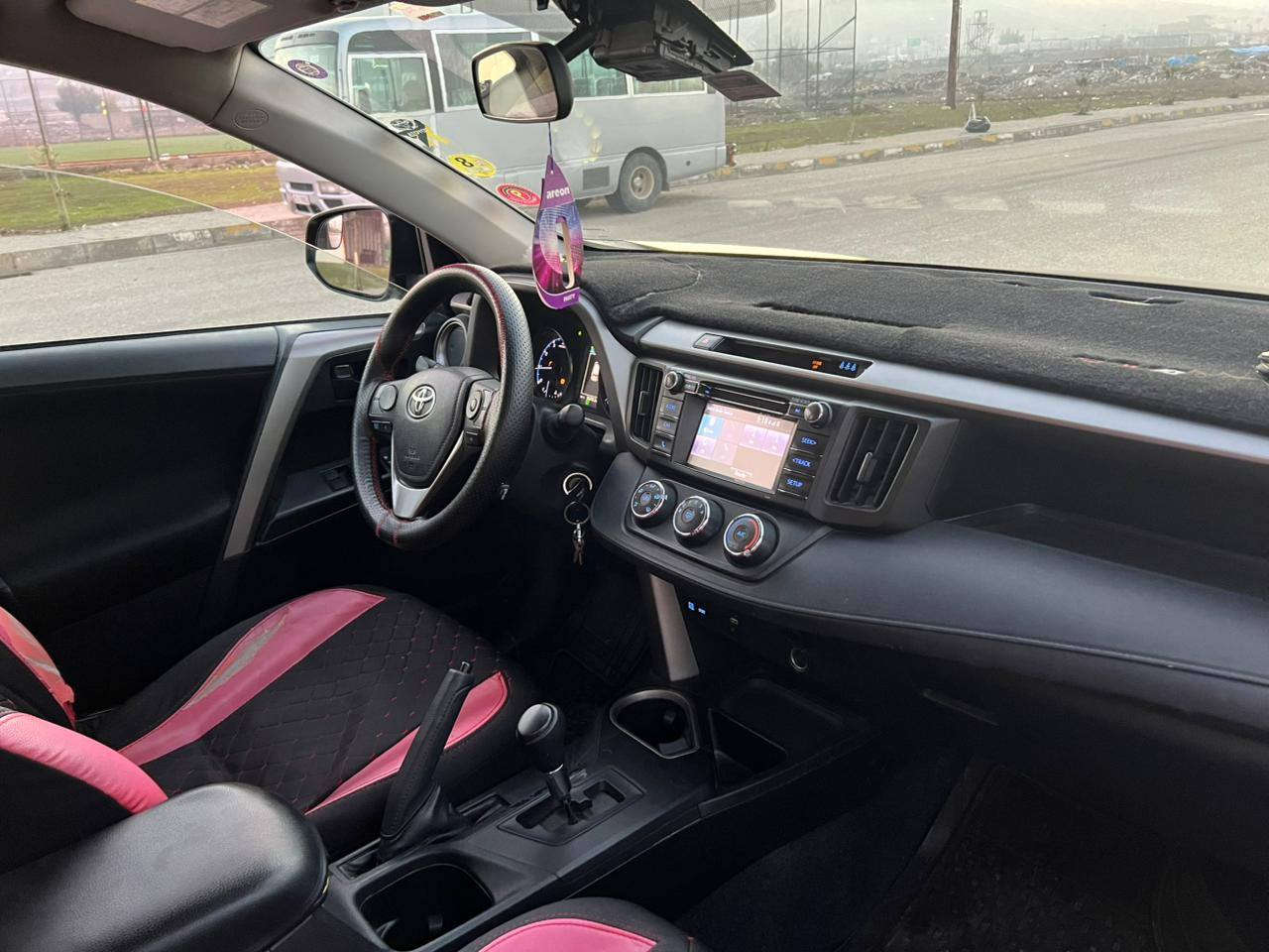 تویتا ڕاف مۆدیل2018 دوو پارچە بۆیاخ  گێڕو مەکینەی نەکراوە تەوە هەموگیانی لەسر دەقەی شەریکە ماوە نمو نە لە جوانیە کارابای کامل عیش دەکات سعر180 وەرەقە ژم*********** ؟؟؟؟*********** شێون سلێمانی
