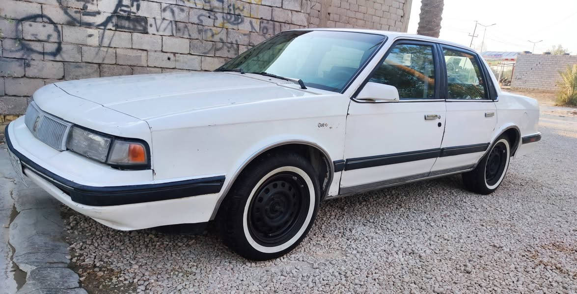 السلام عليكم
اولدز موديل 90 للبيع 
مكانهه الديوانية
السياره جاهزه كهربائيات وما بيهه اي تجطيلات 
تخم تاير جديد 
حداديه جديده 
 بيهه بعض الخياسات الداخليه وبسيطه 
التحويل مباشر 
 تريد تعرف كلشي عنهه خابر واكلك كلشي عنهه 
***********
السعر 29 وبيهه مجال
