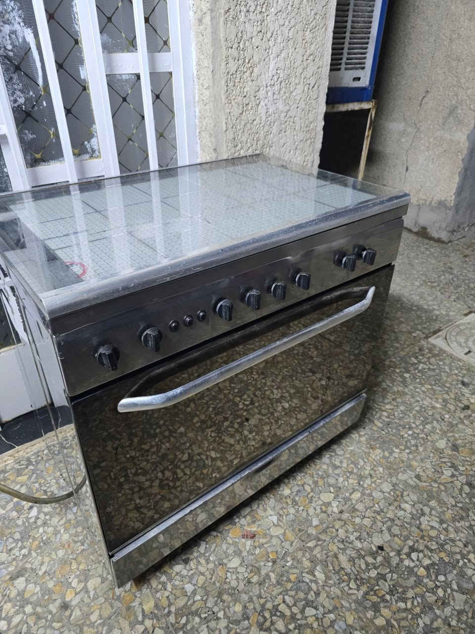 السلام عليكم طباخ فريش جانبو شغال او نضيف السعر 140 بي مجال العنوان الحبيبيه شارع السجه الشراي يتصل او واتساب 
***********
