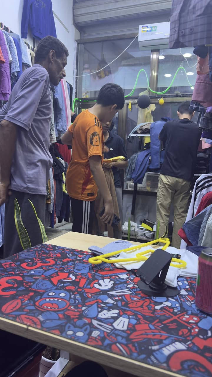 محل ملابس للبيع 
المنطقة البصرة البهادرية
سبب البيع رايدين محل اكبر في نفس المنطقة
*********** السعر خاص
