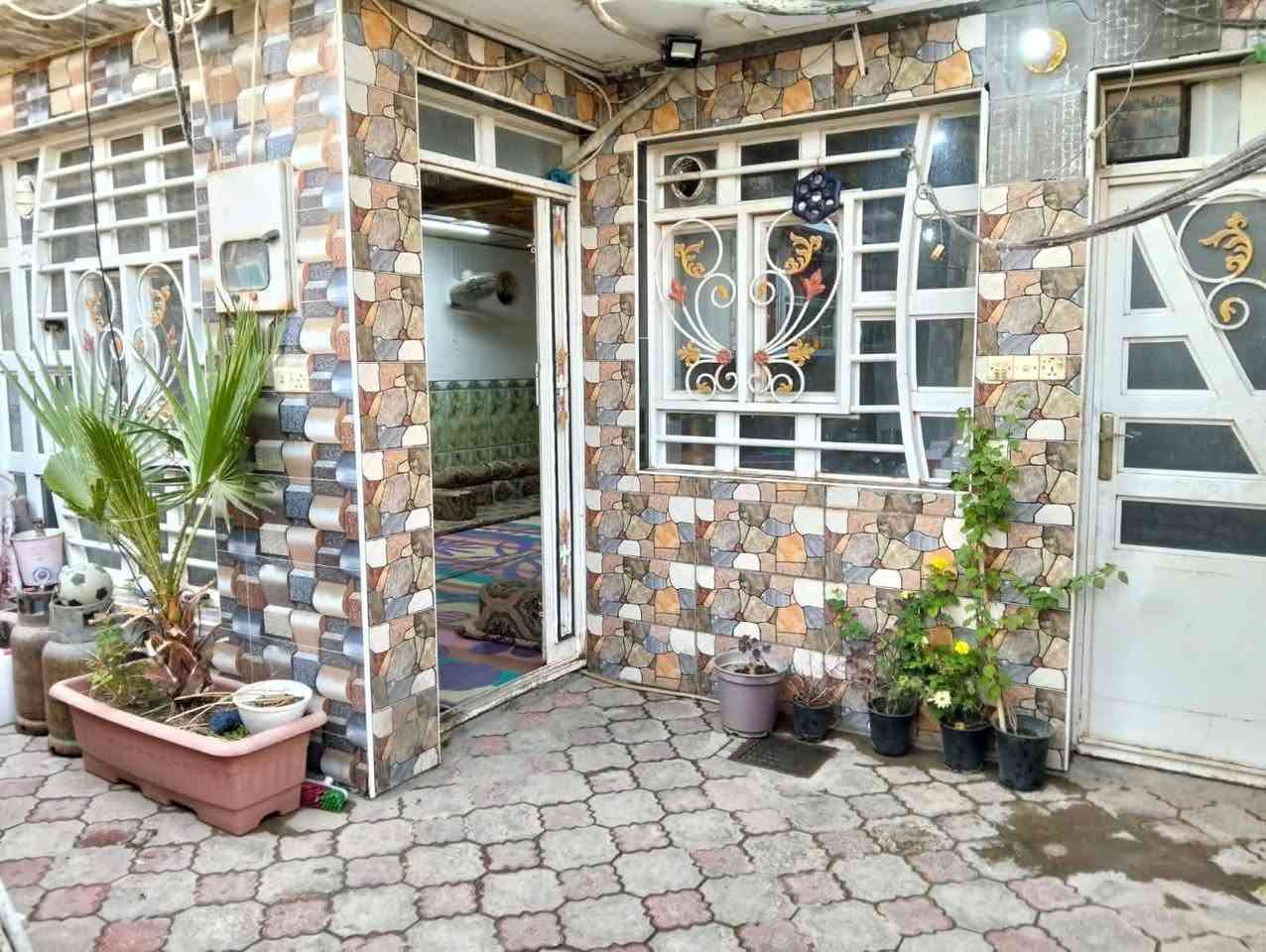📢 بيت للبيع بحي الانصار طابقين على ساحه 

📐 المساحه 200 متر  طابقين يحتوي على 4 غرف نوم سويت واستقبال ومطبخ وحمامات داخليه وخارجيه 

📍 العنوان النجف حي الانصار خلف حي السواق مقابيل ساحه 

💵 سعر 159 مليون وبي مجال 

☎️ للاستفسار مراسله الخاص او على الرقم الاتي 

*********** متواجدين على الواتساب فقط
