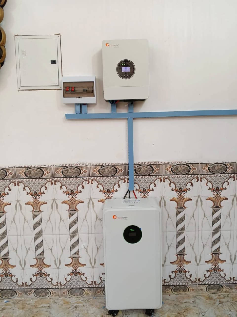 نقدم لكم مجموعة من أجهزة الطاقة الشمسية المتطورة، مصممة لتوفير حلول طاقة مستدامة وفعالة. هذه الأنظمة تتميز بكفاءتها العالية وموثوقيتها في توليد الكهرباء النظيفة ☀️. تمثل هذه التقنيات استثمارًا حكيمًا في مستقبل الطاقة المتجددة 🔋. نسعى لتقديم الأفضل لعملائنا الكرام 💡.
للتواصل والاستفسار على الرقم التالي 
قسم المبيعات استاذ منير ***********
استاذ معين ***********
