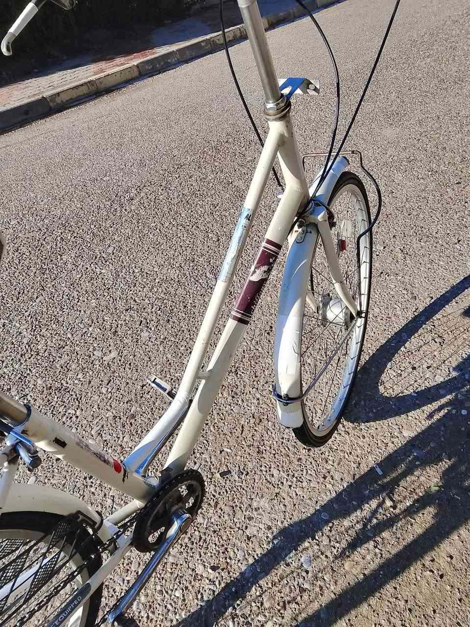 السلام عليكم للبيع حجم 26 كير حساس كامل السعر 75 بي مجال بسيط رقم ***********
