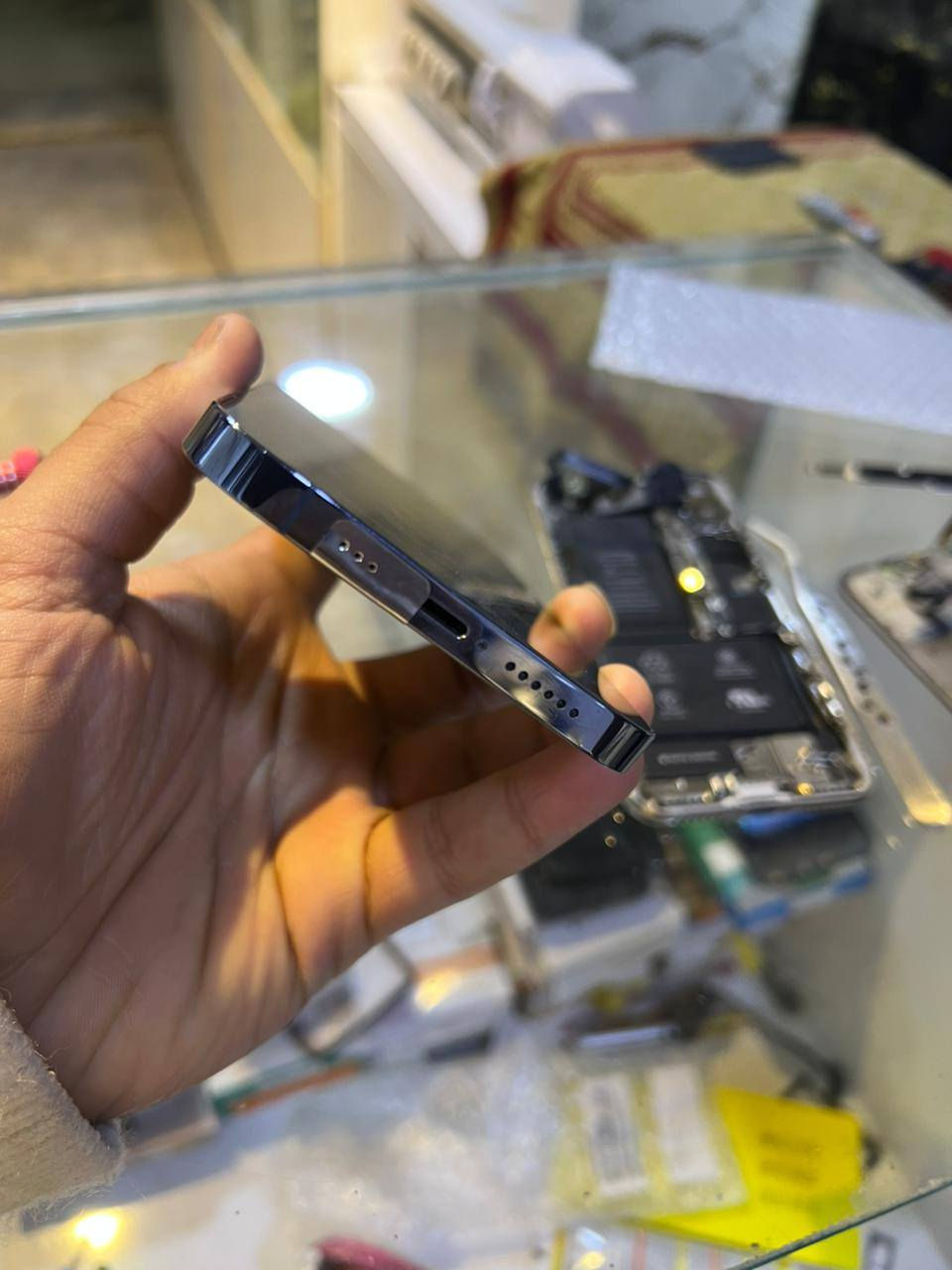 السلام عليكم
13pro max 
جهاز كلشي نضيف شخط مابي 
ذاكرة 256
باتري 93
فقط شعار شاشة 
السعر 560 
اتصال او واتس اب 
***********
إعادة نشر بسبب الوعود
