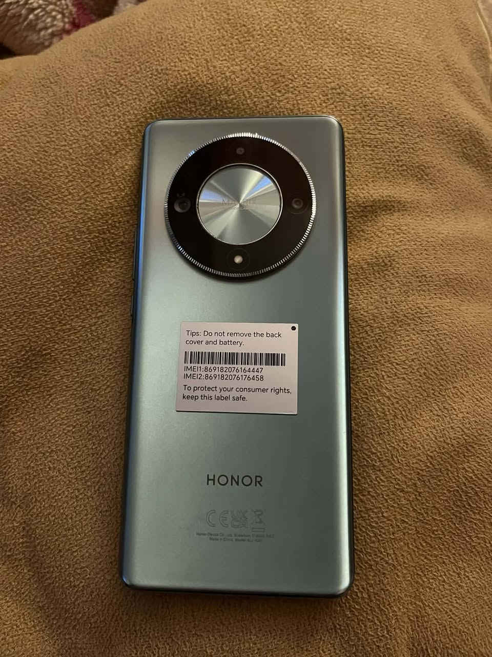 سلام عليكم هونرx9بي ذاكره256جهاز جديد معنه الكلمه شخطه مابي بدون ملحقات وسعر250قفله رقمي***********
