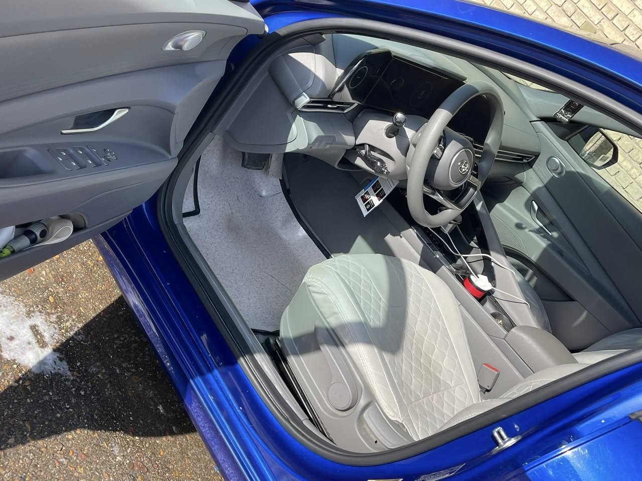 الانتراهايبرد  مديل 2024دخول جديد  ماشية 44سيارة بصمة رادارت امامي خلفي كامرة لد زنون 3عدسات شاشة دجتال 3وضعيات قيادة تحكم استيرن بكلايت لد حادثة بنيد مبدل اصلي نفس ألون والجاملغ بارد بدون قطرة صبغ ايرباك ستيرن فقط بدون لغد وشاصي للبيع أو المراوس الاتصال*********** السعر175
