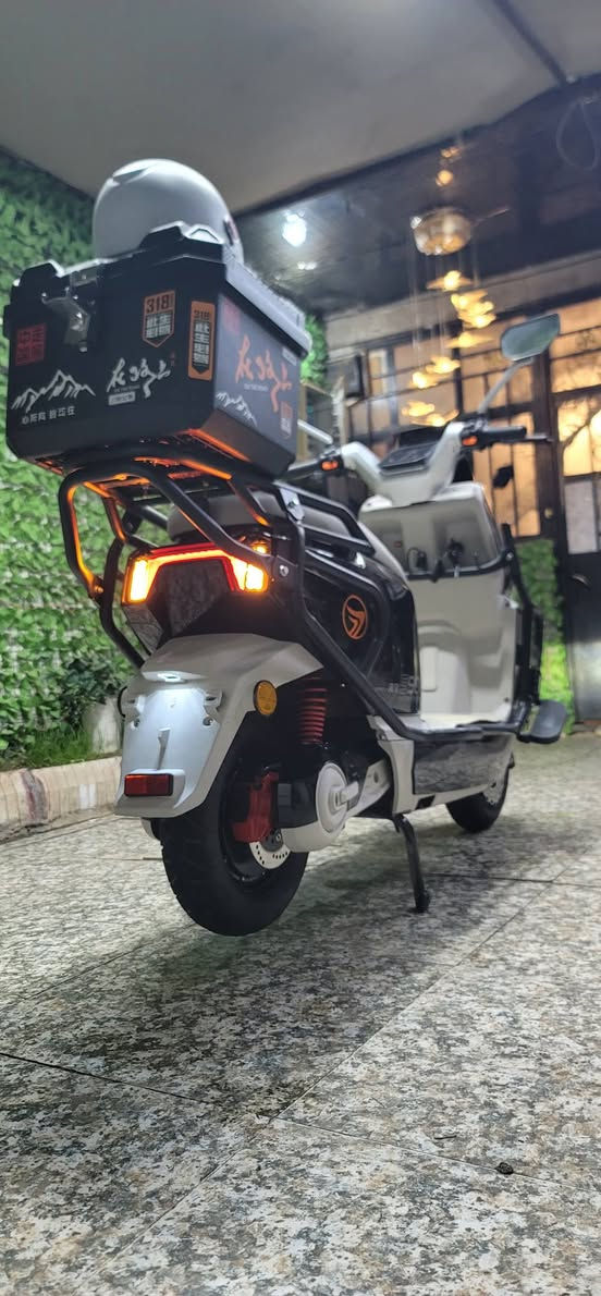 السلام عليكم ورحمة الله وبركاته..اخوان (حجز ماكو) ...عجبك السعر اتصل وحياك الله ...دراجه (الملكه..تيسلا...VIP..) دخول 2026...دراجه وكاله (غير مستخدم ) عدد البطاريات (.6.) النوع جرافيك ...السرعه .(.85.)..الملف ..2000..سبورت...تقطع مسافه بل شحنه الواحده اكثر من (70) كيلو..حسب السرعه والوزن...عددالتحويلات..(.1.2.3.4.R.)..مخرج شاحن USP..اطارات 12.CZ..كتلوك الشركه..والخوذه وصل المعرض بيه ..شاحنه تدعم الشحن السريع والأيقاف الذاتي عند امتلاء البطاريات..
السعر (950) قفل ...مكاني بغداد الشعب...الشراي يتصل..***********...واتساب موجود...
