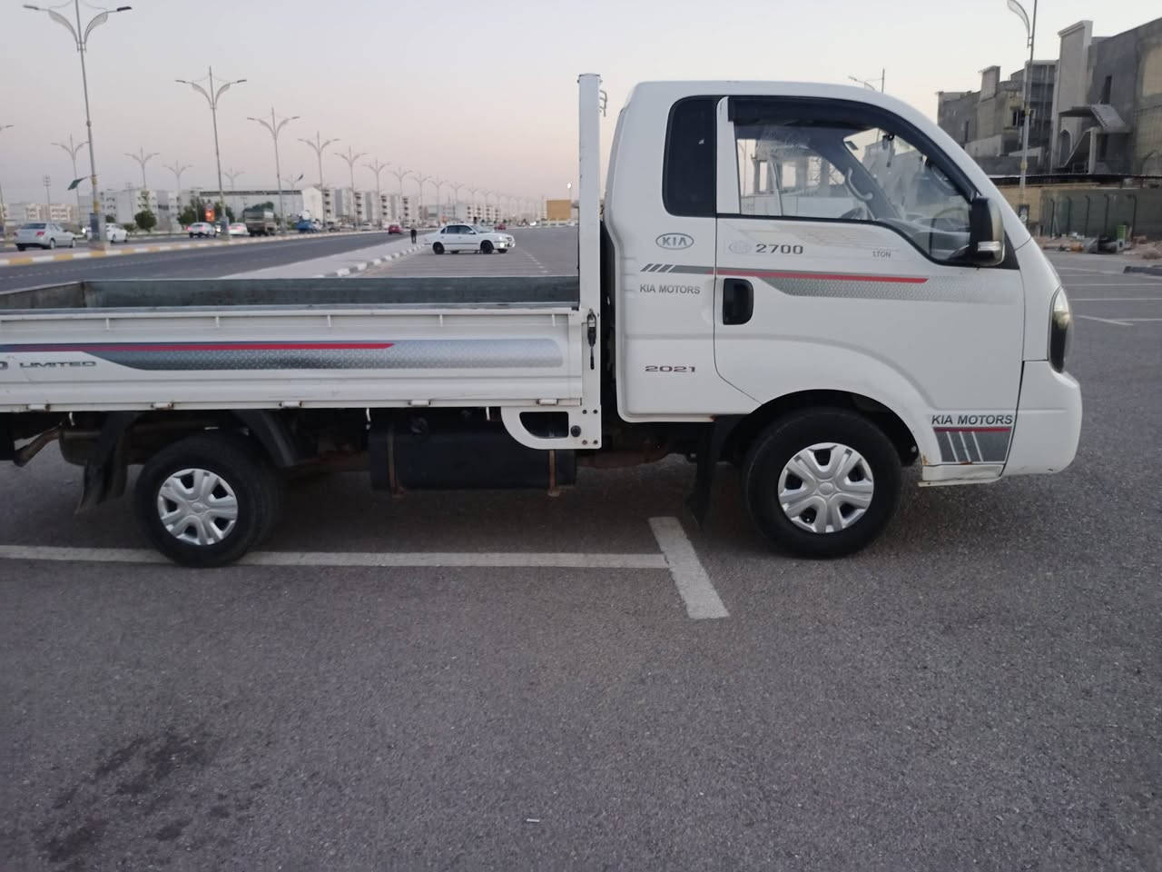 سلام عليكم سياره نوع كيه بنكو موديل 2018فول مواصفات كفاله عامه كير مكينه حداديه تبريد تخم تاير خير من الله السعر 114 وبيه مجال حك جيه العنوان كربلاء رقم الهاتف ***********
