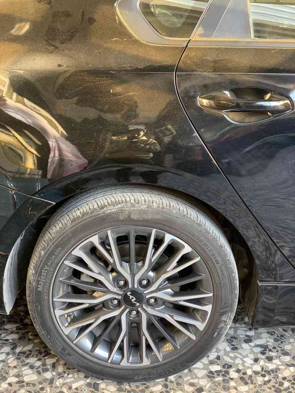 سلام عليكم 
ويل فورتي تايرات 350 
كامرة تسجيل داش كام 20
لايت شمسي عالي  35 
***********
