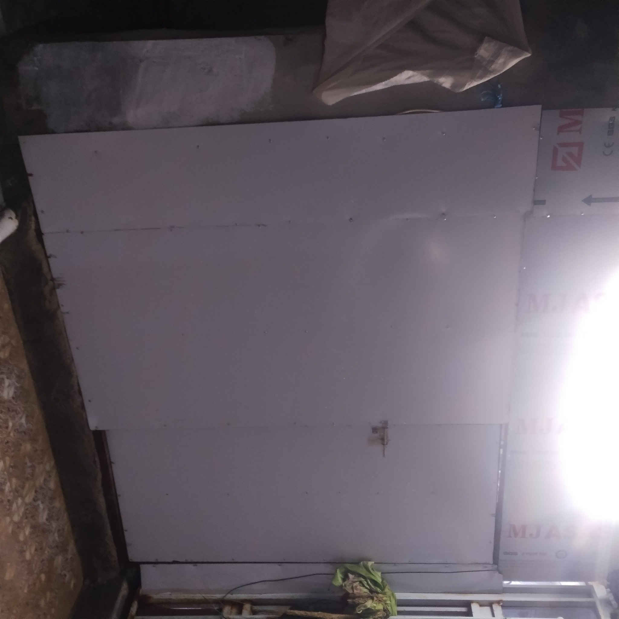 السلام عليكم دار للبيع 100 متر طولاني غرفة وصالة ومطبخ ودوانية
حمام داخلي وخارجي ومخزن العنوان 
خلف الامام العباس منطقة حي الصدرين ارض عبدالله رقم الهاتف للاستفسار ***********
