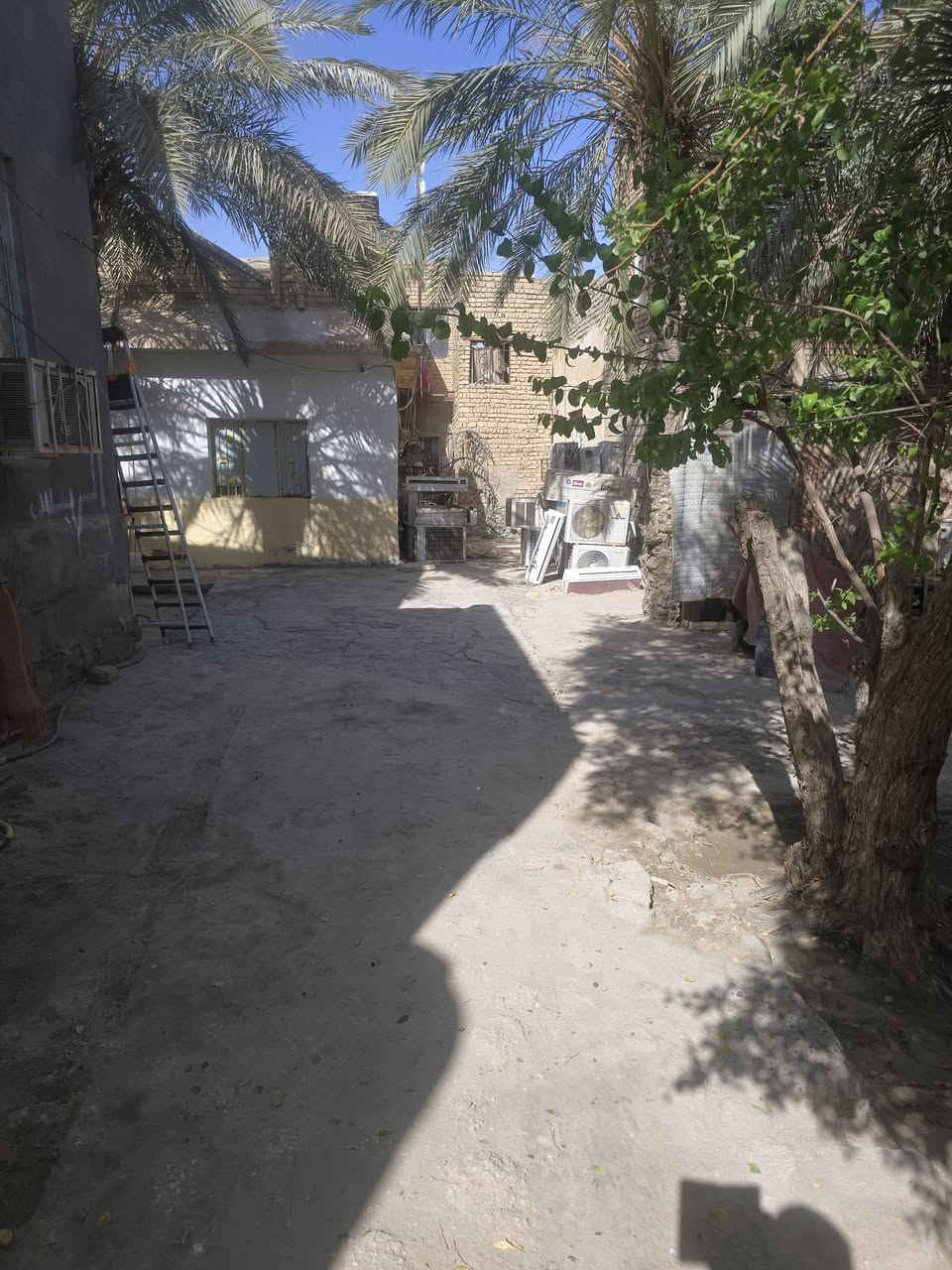 #بيت_____للبيع 
مع محل 
المساحة 900 متر ..... 
يتكون من ثلاث غرف مع غرفه في الدور الثاني مع استقبال وصاله ومطبخ وصحيات 
المكان الصبية على الشارع مقابيل مغسلة سعد 
السعر ٦٠ وبي مجال 
الاستفسار الاتصال على الرقم 
***********
آجور النشر على البايع 👈 والشاري
