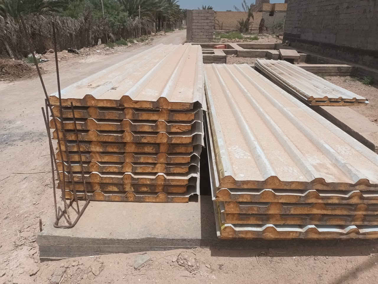 سلام عليكم سندويج للبيع نضيف درجه أوله القياسات 5ونص  و6متر  العنوان كربلاء خلف جامعه العميد ***********
