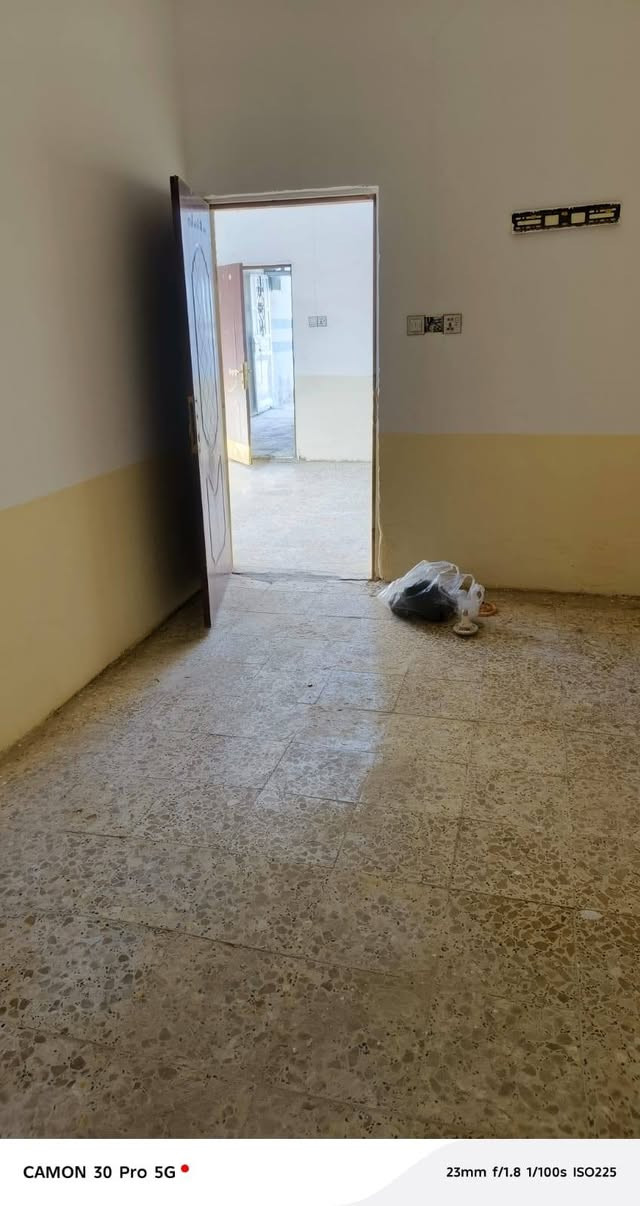 السلام عليكم بيت للبيع مساحه125متر بنزلت استاد عادل البديري مكلف بنشر اي استفسار عل رقم مكلف بنشر***********
