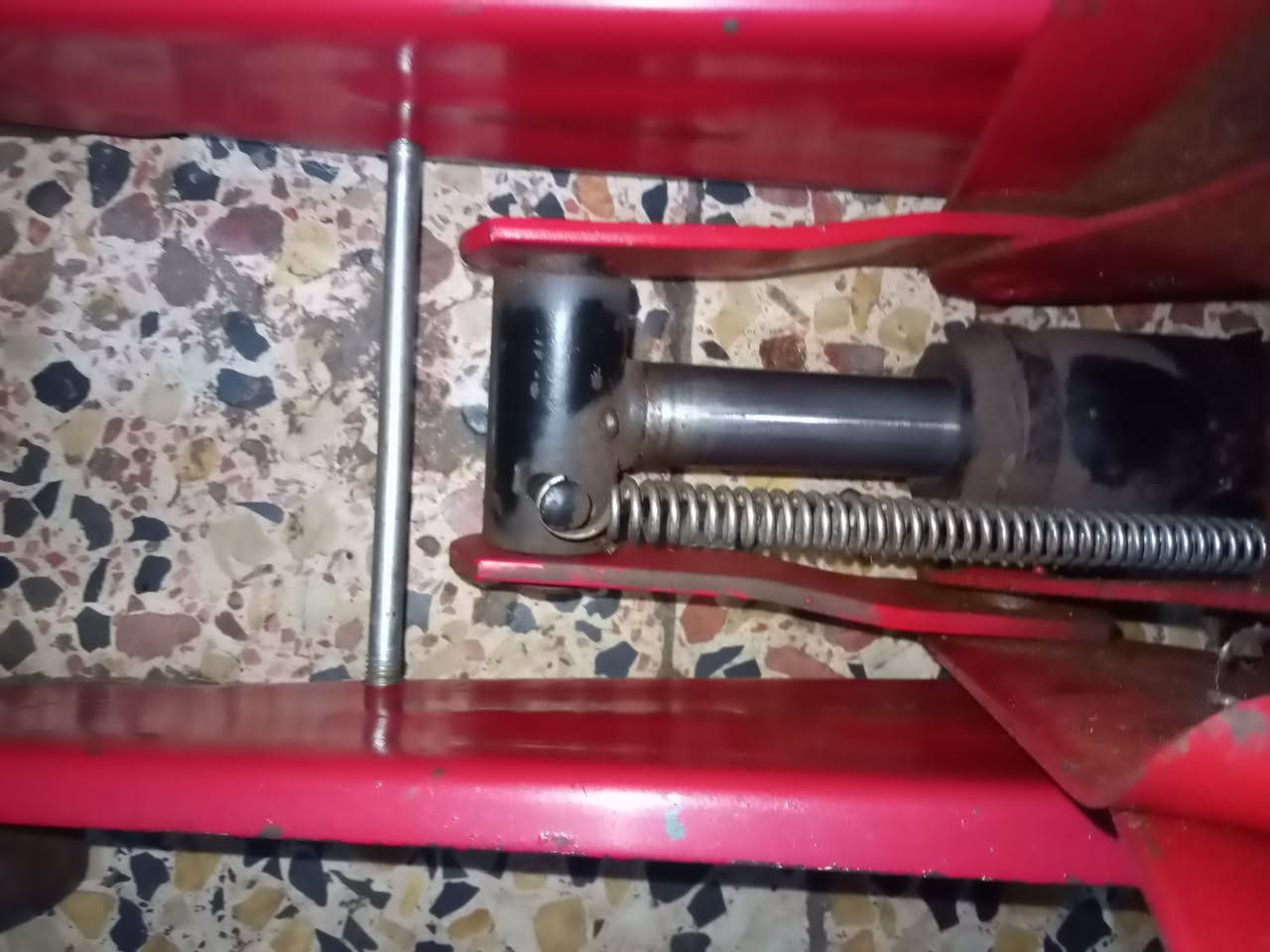 ⭕ يوجد توصيل لكافه المحافظات
جك عربانه 3 طن جديد استعمال جدا قليل نظيف حيل يفيد اصحاب المارسيدس والبي ام دبليو تكدر تشيله بالسيارة حجمه متوسط السعر 85 الف المكان بغداد ***********
