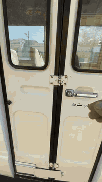 كوستر نيسان سيلڤيان - موديل 2002
سيارة 30 راكب، مكينة VVT-i، كير عادي.

✅ مكينة وكير وأكسل خير من الله
✅ بيها مكانات رش صبغ تجميلي فقط
✅ تخم تاير جديد + 6 رنكات جوبلس ويل ناصي 17 
✅ دوشة جديدة، كاعية وكشنات نايلون
✅ أرضية جديدة، دوشمة درجة أولى
✅ الكشنات سياحية

📍 رقم: بصرة إنكليزي
📄 السنوية باسمي، والتحويل ثاني يوم شرط التحويل

🚐 السيارة عدلة ونشيطة، وبالعافية على الياخذها.

السعر 140 ورقه و بيها مجال قليل 

📞 للإستفسار: ***********
