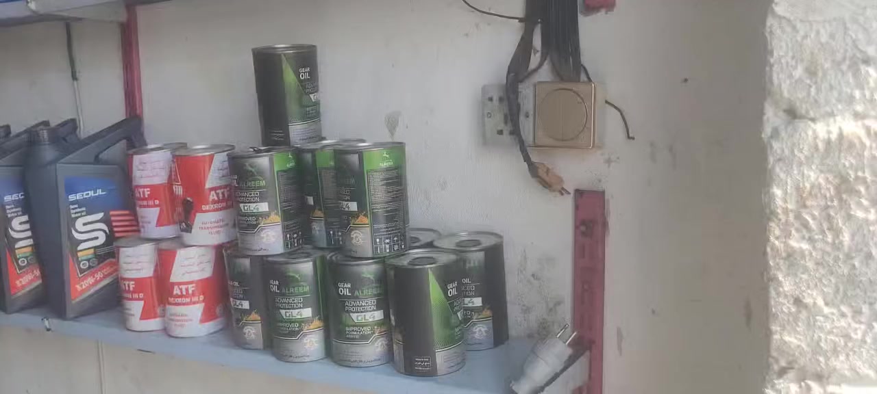 سلام عليكم محطه اليقين متوفر تبديل دهن جميع انواع سيارات و تكتك وغسل بل كامل  عروض خاصه وبل خدمه موقع حسينيه سكلات مجاور ملعب جيكر ***********
